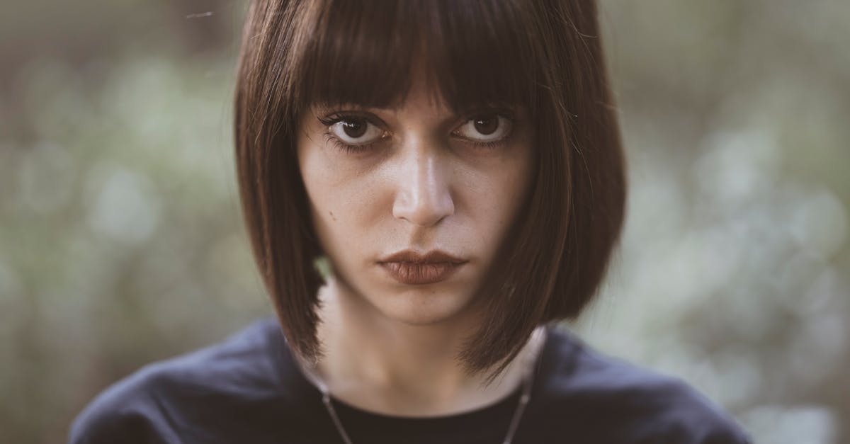 découvrez le bob cut, une coiffure tendance et élégante qui s'adapte à toutes les formes de visage. apprenez comment ce style intemporel peut rehausser votre look et vous donner une allure moderne. trouvez des conseils d'entretien et d'inspiration pour votre prochain changement de coiffure.