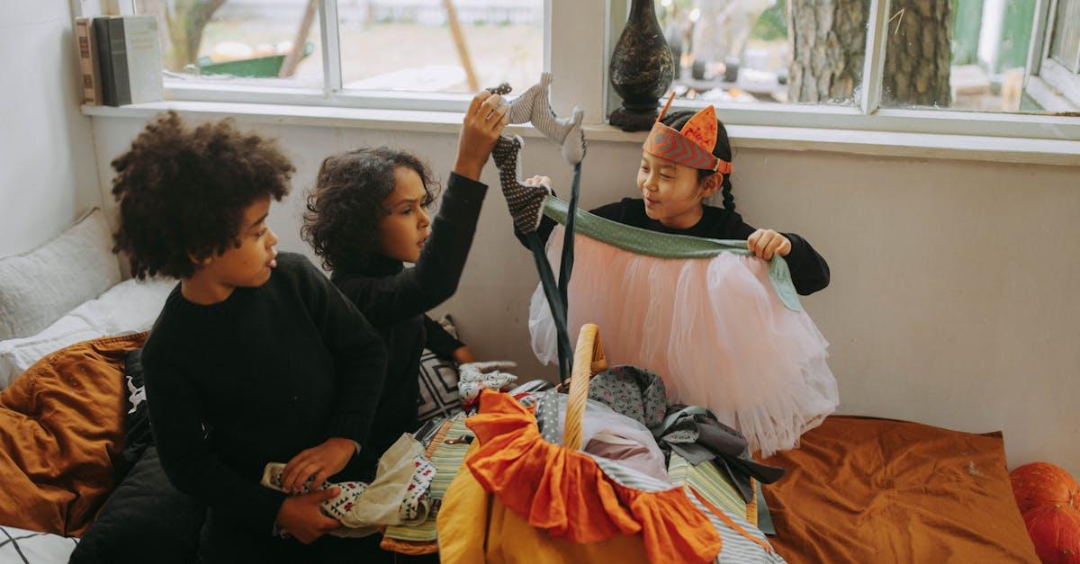 découvrez l'univers captivant d'halloween avec ses costumes effrayants, ses traditions mystérieuses et ses recettes originales pour une célébration inoubliable. préparez-vous pour une nuit pleine de frissons et de gourmandises!