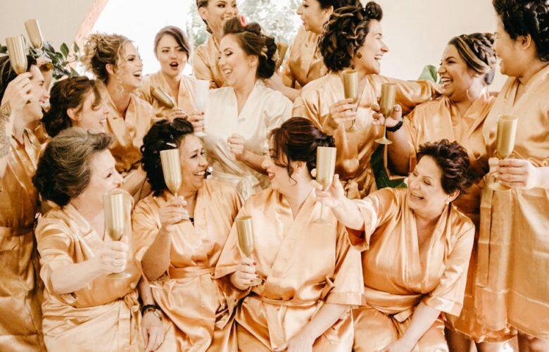 découvrez notre sélection de coiffures de mariage élégantes et tendance, idéales pour sublimer votre look le jour j. que vous soyez plutôt chignon romantique, ondulations naturelles ou tresses sophistiquées, trouvez l'inspiration pour votre coiffure de rêve et faites de votre mariage un moment inoubliable.