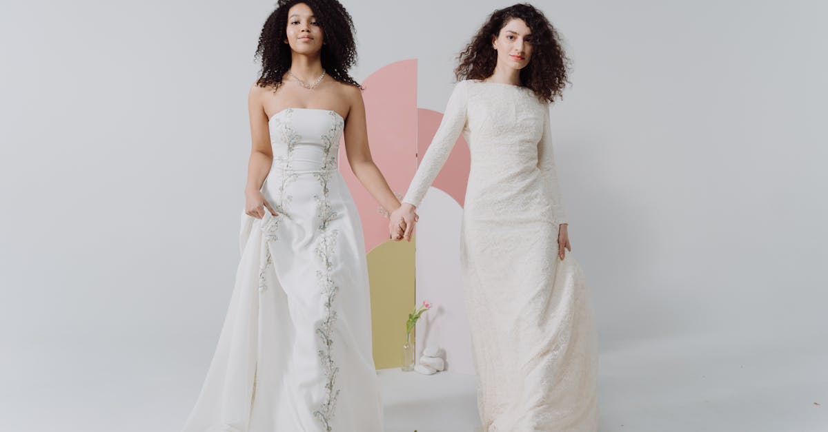 découvrez les plus belles coiffures de mariage pour sublimer votre grand jour. des chignons élégants aux boucles romantiques, trouvez l'inspiration parfaite pour un look inoubliable.