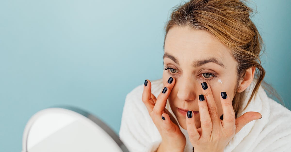 découvrez notre sérum anti-âge révolutionnaire, formulé pour réduire visiblement les rides et restaurer l'éclat de votre peau. profitez d'une hydratation intense et d'une texture rafraîchissante qui laisse votre visage lumineux et rajeuni.