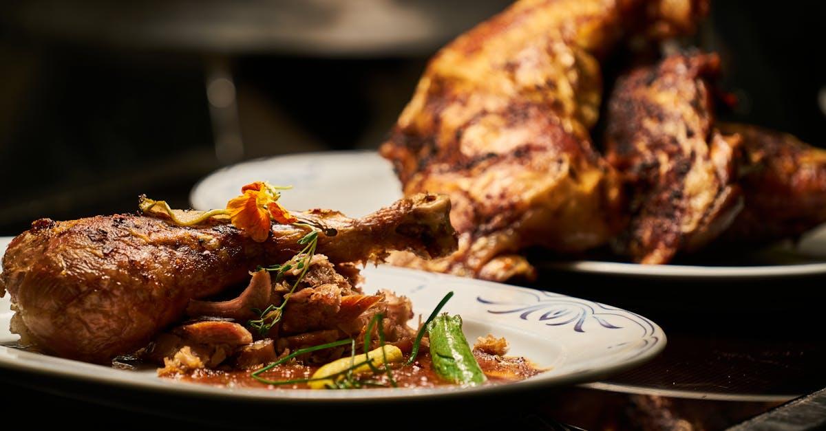 découvrez des recettes savoureuses et variées à base de poulet, des astuces de préparation aux conseils de cuisson, pour ravir vos papilles et celles de vos convives.