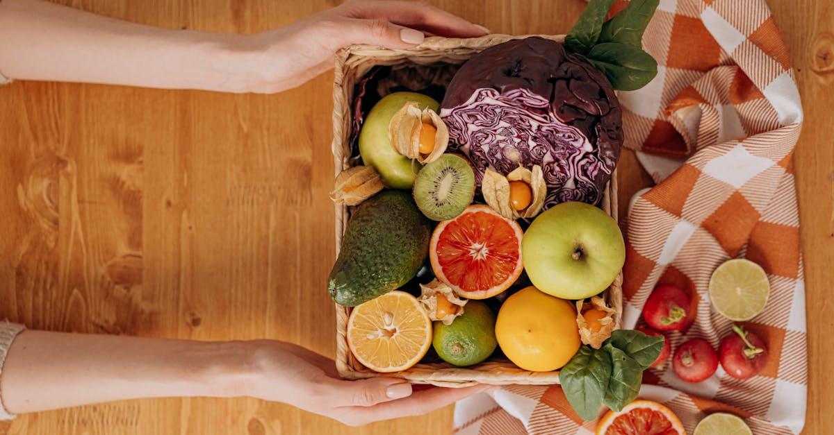 découvrez tout ce qu'il faut savoir sur l'allergie au kiwi, ses symptômes, ses causes et les précautions à prendre pour vivre sereinement en cas de sensibilité à ce fruit. informez-vous pour mieux gérer cette allergie courante.