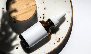 découvrez des solutions efficaces pour ralentir le vieillissement de la peau avec nos conseils anti-aging. profitez d'astuces, de produits et de traitements adaptés pour maintenir votre éclat et votre jeunesse.