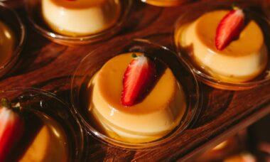 découvrez notre délicieuse recette de flan, un dessert crémeux et fondant qui ravira vos papilles. facile à préparer, il est idéal pour toutes les occasions et séduira les amateurs de douceurs sucrées.