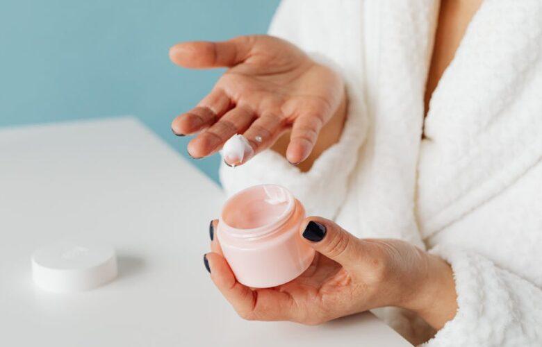 découvrez nos solutions anti-aging innovantes pour lutter contre les signes du vieillissement. rajeunissez votre peau avec nos soins ciblés qui réduisent rides et ridules, tout en boostant l'éclat et l'hydratation. optez pour une routine beauté efficace et bonifiez votre jeunesse intérieure !