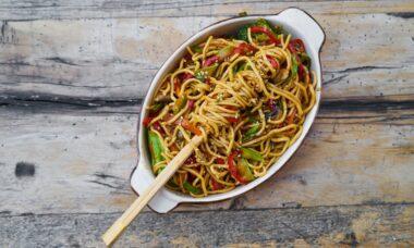 découvrez notre délicieuse sélection de recettes de spaghetti, alliant tradition et innovation. que vous soyez amateur de sauces savoureuses ou de plats végétariens, nos conseils et astuces vous aideront à préparer ce classique italien à la perfection.
