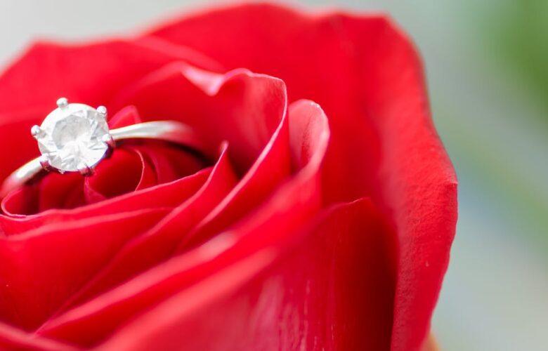 découvrez l'univers fascinant des diamants, pierres précieuses symbolisant l'amour et la durabilité. apprenez-en plus sur leurs caractéristiques, leur histoire et comment choisir le diamant parfait pour vos occasions spéciales.