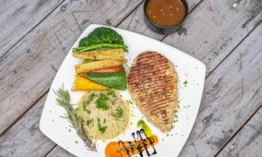 découvrez comment préparer des carottes rôties savoureuses et délicieuses. cette recette simple met en valeur la douceur naturelle des carottes, rehauscée par des herbes aromatiques et un léger croustillant. parfaites en accompagnement ou en plat principal, ces carottes rôties raviront vos convives à chaque bouchée.