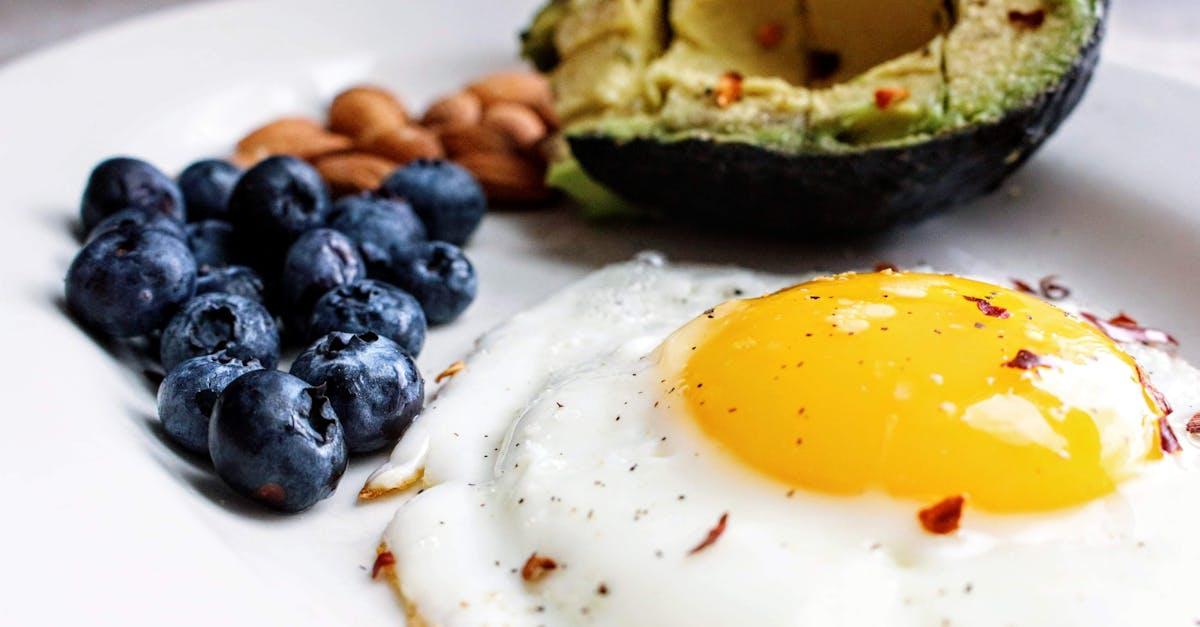découvrez tout sur l'intolérance aux œufs : symptômes, diagnostic et conseils nutritionnels pour gérer cette condition et améliorer votre bien-être.