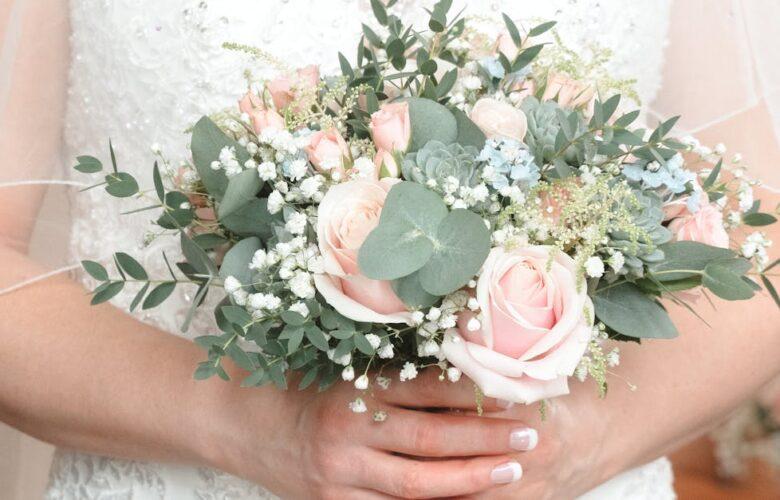 découvrez l'élégance intemporelle de la french manicure. ce style nail art classique allie simplicité et sophistication, offrant à vos ongles un fini naturel et raffiné. parfait pour toutes les occasions, la french manicure est un incontournable de la beauté des mains.