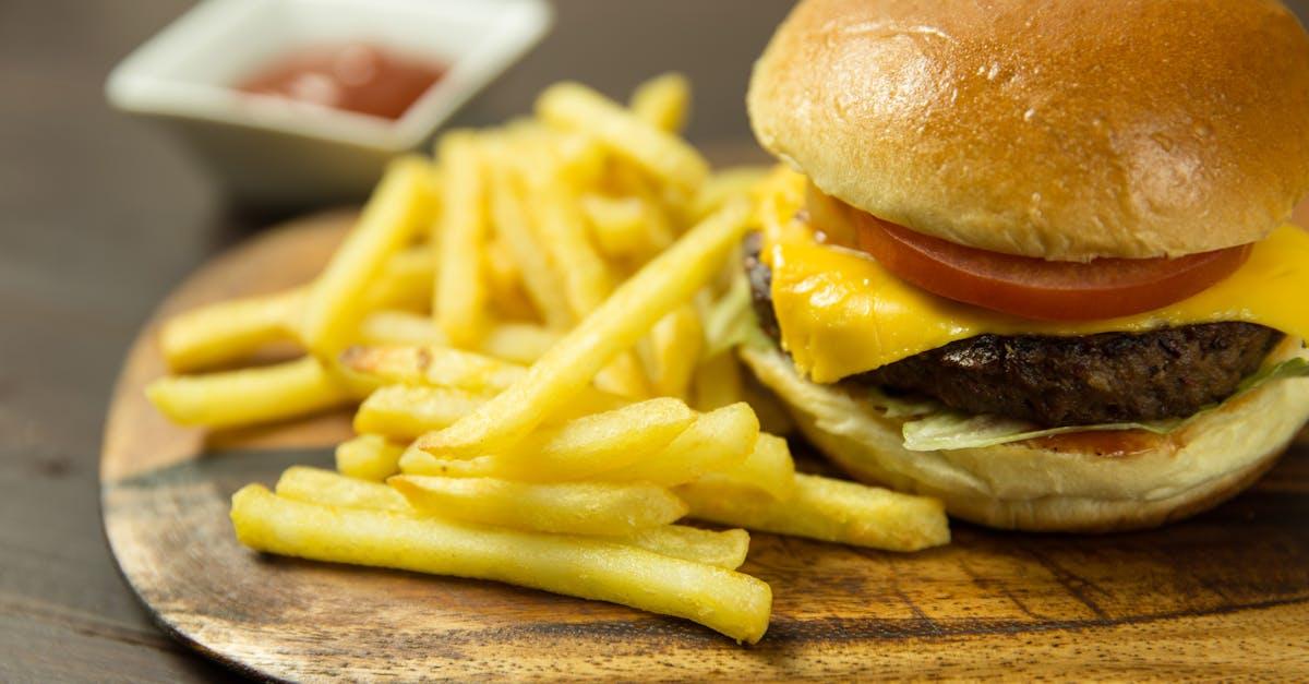 découvrez l'irrésistible sauce ketchup, un condiment incontournable qui rehausse vos plats préférés avec sa saveur sucrée et acidulée. idéal pour les frites, les burgers et bien plus encore, le ketchup apporte une touche délicieuse à chaque bouchée.