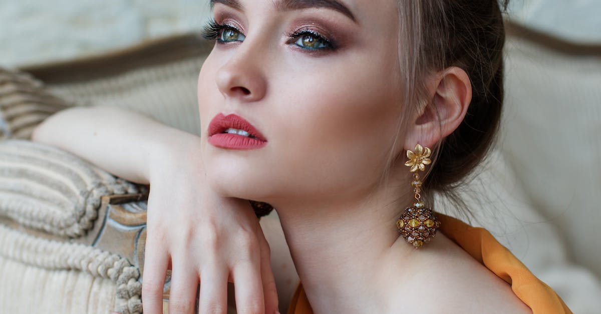 découvrez l'univers du maquillage avec nos conseils, astuces et tendances pour sublimer votre beauté. explorez des techniques de maquillage, des tutoriels et des recommandations de produits pour révéler votre éclat naturel.