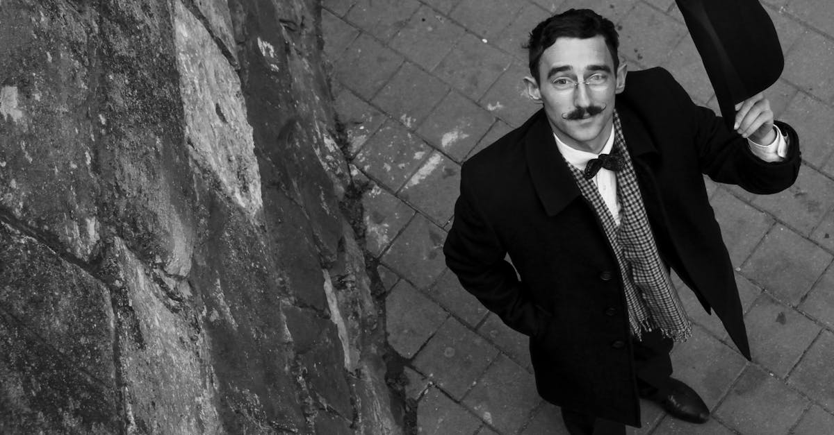 découvrez l'univers fascinant de la moustache : styles, conseils d'entretien, et inspirations pour arborer fièrement ce symbole de masculinité et d'élégance. que vous soyez adepte du look classique ou à la recherche de nouvelles tendances, trouvez tout ce qu'il vous faut pour sublimer votre moustache.