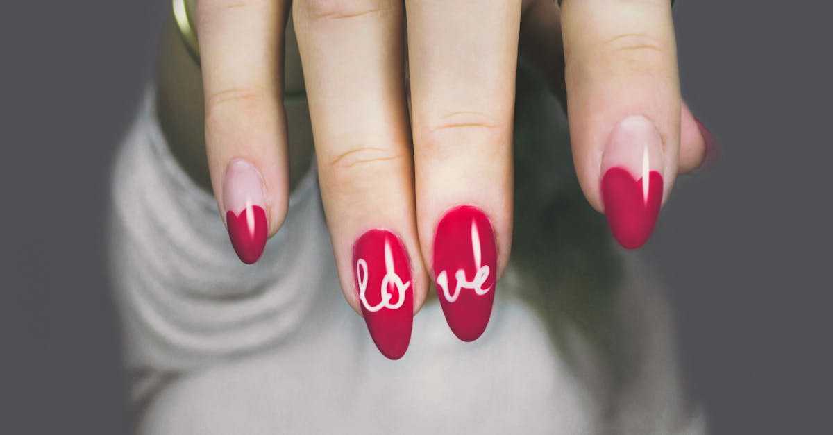 découvrez notre collection de vernis à ongles, offrant une large gamme de couleurs et de finitions. parfaits pour toutes les occasions, nos vernis sont formulés pour garantir une tenue durable et un fini éclatant. sublimez vos manucures avec des produits de qualité.