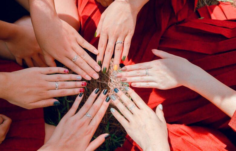 découvrez notre collection de vernis à ongles, aux couleurs tendances et à longue tenue. offrez à vos ongles une brillance éclatante et un look impeccable avec notre gamme de produits de qualité. faites de chaque manucure un moment de beauté!