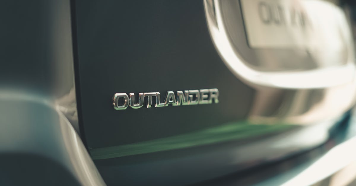 découvrez l'univers captivant d'outlander, une saga qui mêle romance, aventure et voyage dans le temps. suivez claire randall, une infirmière de guerre, alors qu'elle est transportée au xviiie siècle et se retrouve au cœur de bouleversements historiques et passionnels.