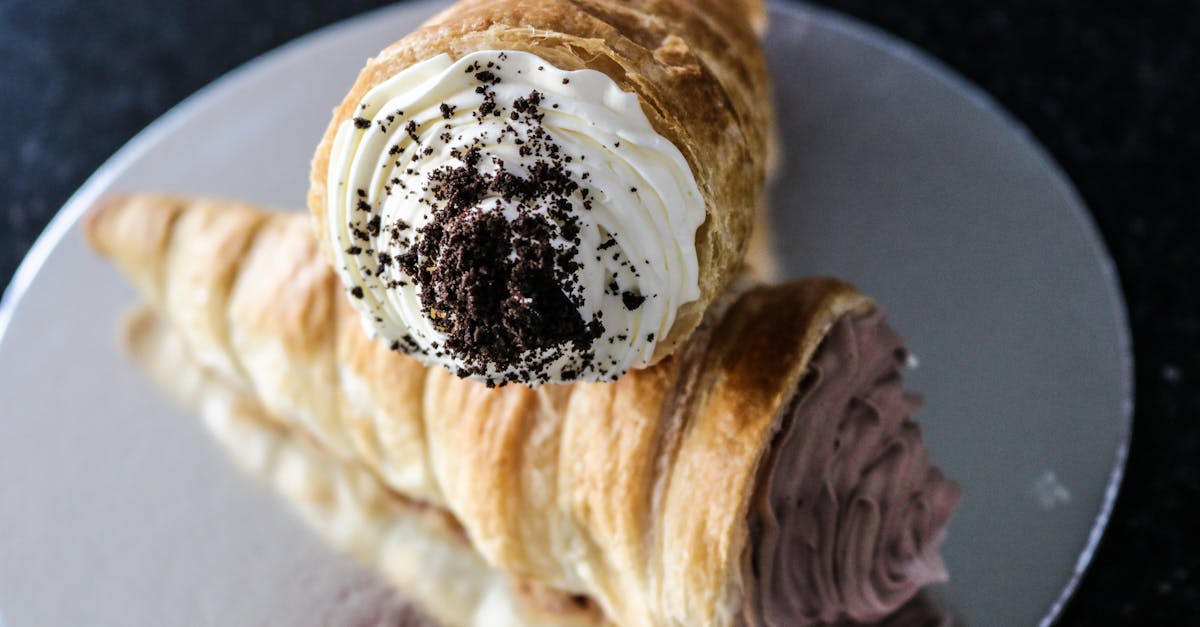découvrez l'art de la pâte feuilletée avec nos recettes savoureuses et faciles à réaliser. apprenez à confectionner des plats délicats, des desserts élégants et bien plus encore grâce à cette base de pâtisserie polyvalente.