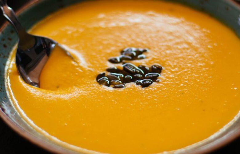 découvrez notre délicieuse recette de soupe de potiron, un plat réconfortant et savoureux, idéal pour les soirées d'automne. cette soupe crémeuse, agrémentée d'épices et d'ingrédients frais, ravira vos papilles et apportera une touche de chaleur à vos repas.