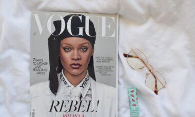 découvrez l'univers fascinant de rihanna, la superstar mondiale qui combine musique, mode et entrepreneuriat. plongez dans sa carrière, ses succès et son impact sur la culture contemporaine.