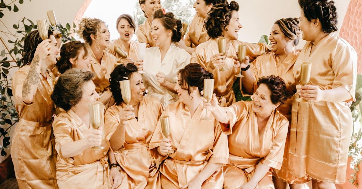 découvrez les tendances capillaires avec notre guide des coiffures pour les femmes et les hommes. inspirez-vous des styles modernes, classiques et audacieux pour transformer votre look et exprimer votre personnalité. que vous recherchiez une coupe chic, des coiffures de mariage ou des idées quotidiennes, trouvez l'inspiration qui vous convient.