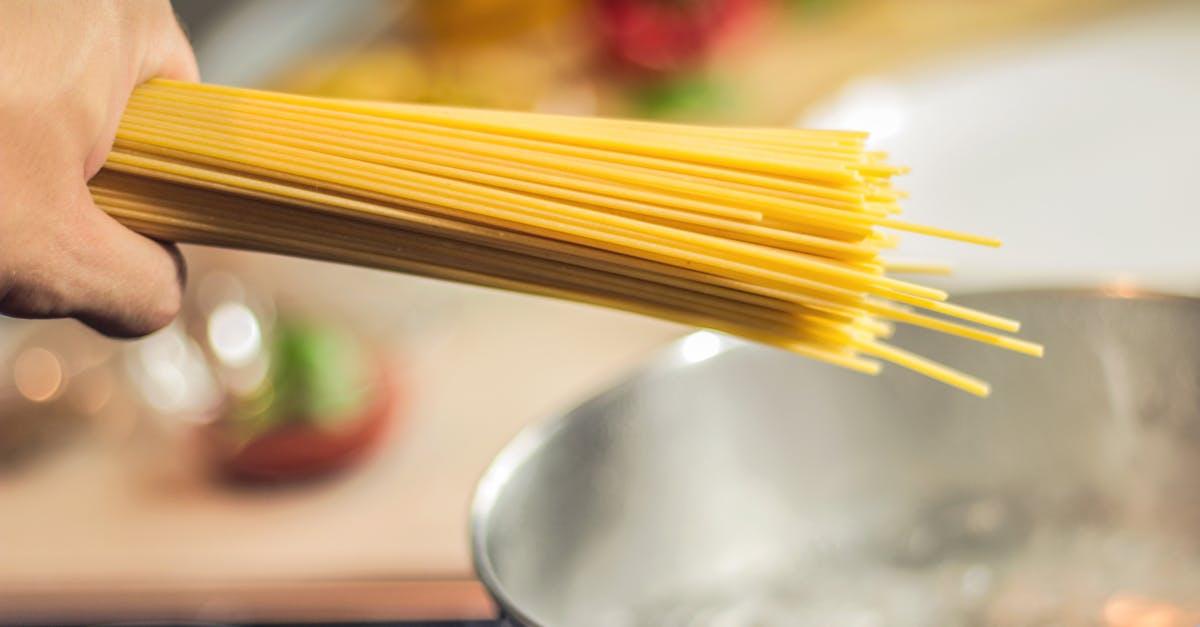 découvrez la délicieuse recette de spaghetti, un plat incontournable de la cuisine italienne. apprenez à préparer des pâtes al dente et à les accompagner de sauces savoureuses pour un repas convivial et réconfortant.