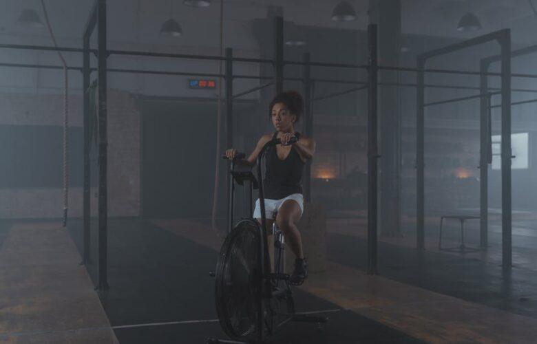 découvrez notre large sélection de vélos stationnaires, parfaits pour vos séances d'entraînement à domicile. profitez d'une expérience de fitness optimale avec des fonctionnalités variées, un confort supérieur et un design ergonomique. améliorez votre endurance et votre santé tout en restant chez vous.