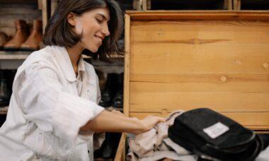 découvrez l'univers des thrift shops, des magasins uniques où vous pouvez dénicher des trésors vintage et des vêtements de seconde main à des prix abordables. explorez notre sélection éclectique pour un shopping éthique et durable.