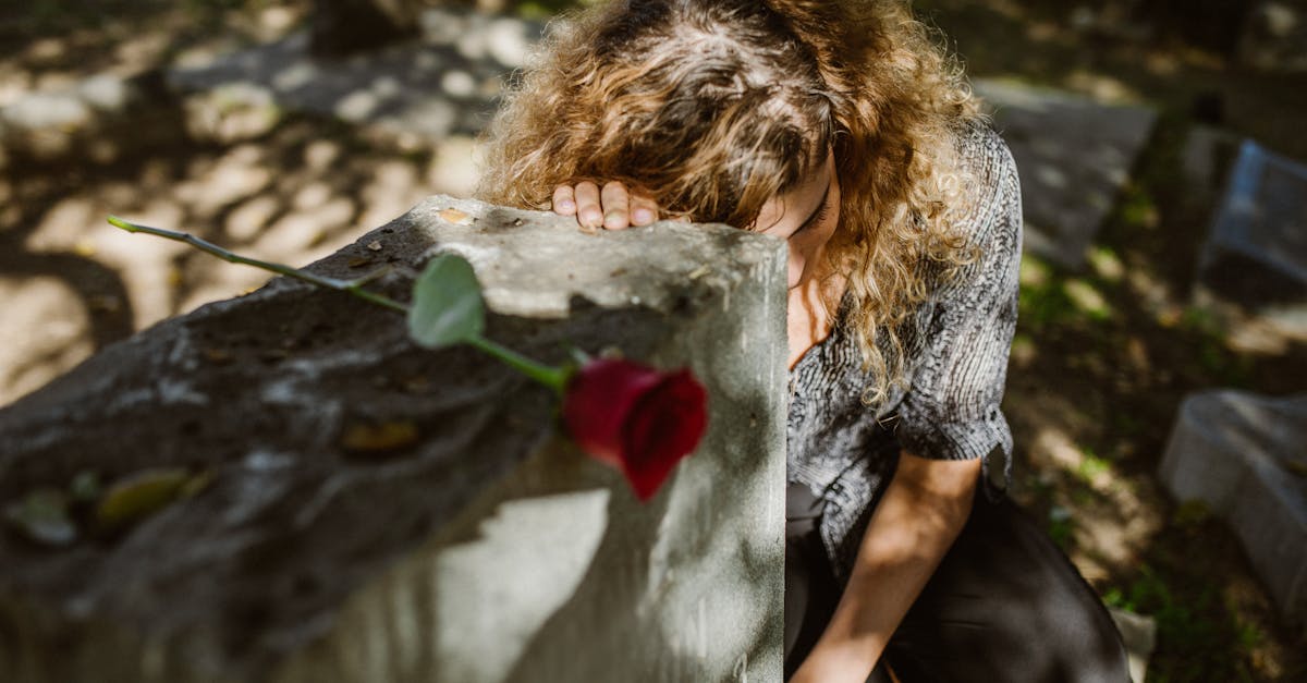 découvrez tout sur le trauma : définitions, causes, symptômes et traitements. informez-vous sur l'impact des expériences traumatiques et les moyens de retrouver le bien-être. apprenez à mieux comprendre et gérer vos émotions face au trauma.