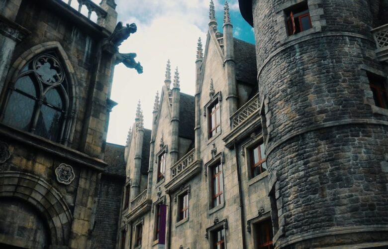 découvrez l'univers enchanteur des châteaux, où histoire et architecture se rencontrent. explorez des forteresses majestueuses, apprenez leur riche passé et laissez-vous séduire par la beauté de ces monuments emblématiques.