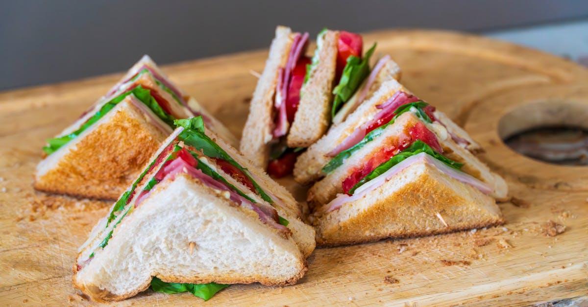 découvrez la délicieuse recette des triangles au fromage : un en-cas savoureux et croustillant, parfait pour vos apéritifs ou vos pauses gourmandes. faciles à préparer, ces triangles fondants raviront les amateurs de fromage !