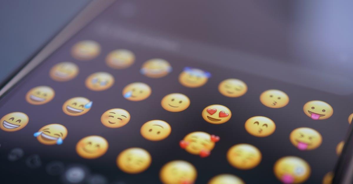 découvrez l'univers coloré et expressif des emojis ! apprenez comment ces petites icônes révolutionnent notre communication quotidienne, ajoutent de la nuance à nos messages et reflètent nos émotions. plongez dans les tendances, l'histoire et l'utilisation des emojis pour enrichir vos échanges numériques.