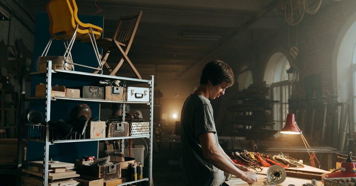 découvrez l'art de la restauration de meubles pour redonner vie à vos pièces anciennes. des techniques professionnelles et un savoir-faire unique pour restaurer, réparer et embellir vos meubles tout en préservant leur caractère et leur histoire.