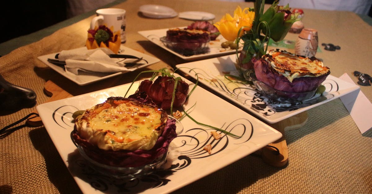 découvrez la recette authentique du gratin dauphinois, un plat savoureux et réconfortant à base de pommes de terre, de crème et de fromage. idéal pour accompagner vos viandes ou à déguster seul, ce délice crémeux ravira vos papilles à chaque bouchée.