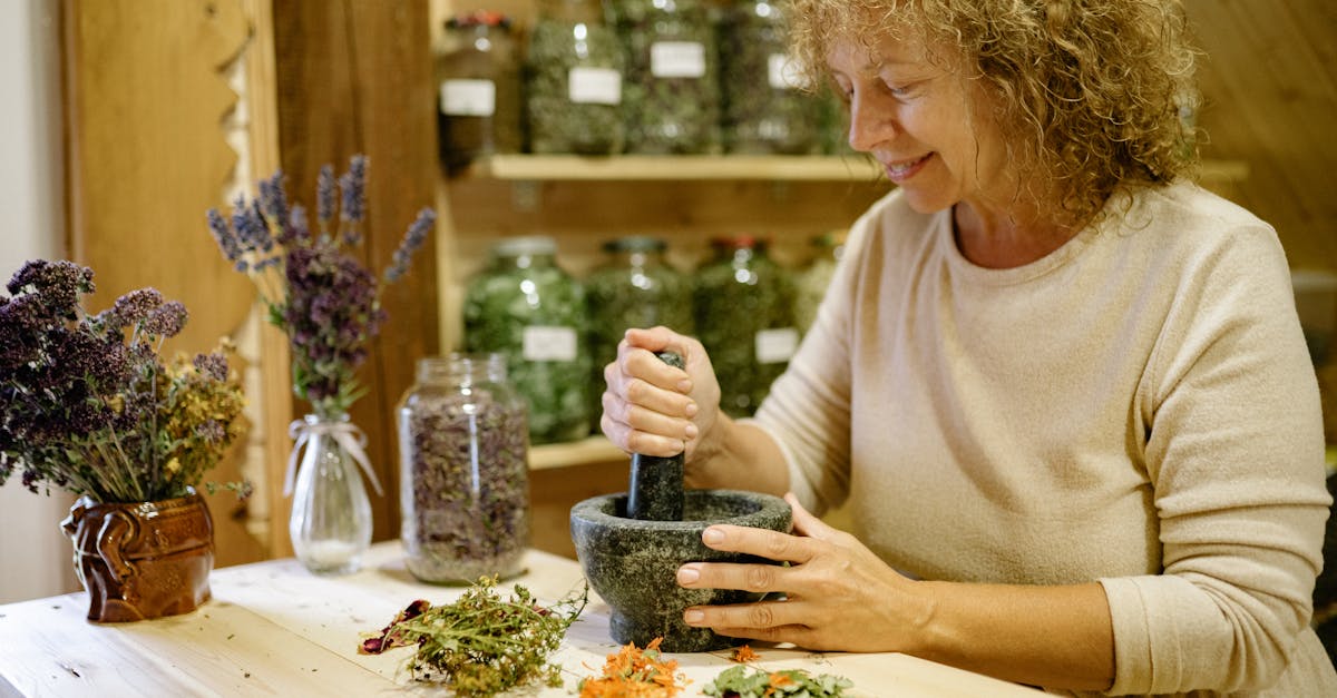découvrez des remèdes maison simples et efficaces pour soulager divers maux du quotidien. apprenez à utiliser des ingrédients naturels que vous avez déjà chez vous pour améliorer votre bien-être et prendre soin de votre santé de manière économique et écologique.