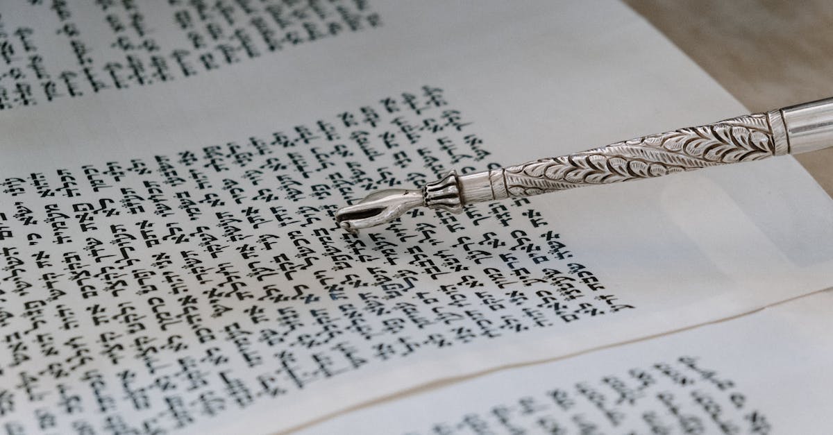 découvrez l'univers fascinant du judaïsme, une religion riche en traditions, en histoire et en culture. explorez les croyances, les pratiques et les contributions des communautés juives à travers le monde.