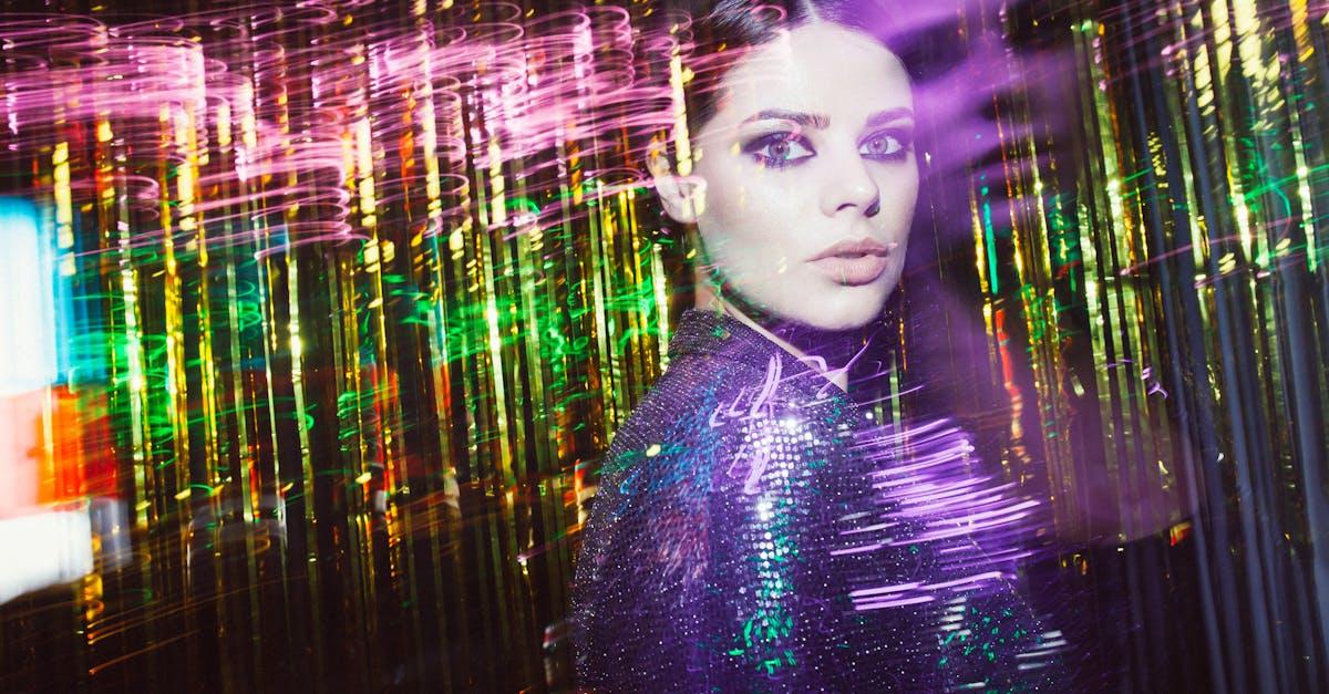 découvrez l'univers captivant du maquillage latino, où traditions et tendances contemporaines se rencontrent. explorez des techniques uniques et des astuces pour sublimer votre beauté naturelle avec des couleurs vibrantes et des looks inspirants.