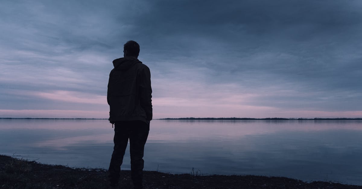 découvrez les multiples facettes de la solitude, ses impacts sur notre bien-être mental et émotionnel, ainsi que des conseils pratiques pour y faire face et favoriser des connexions humaines significatives.