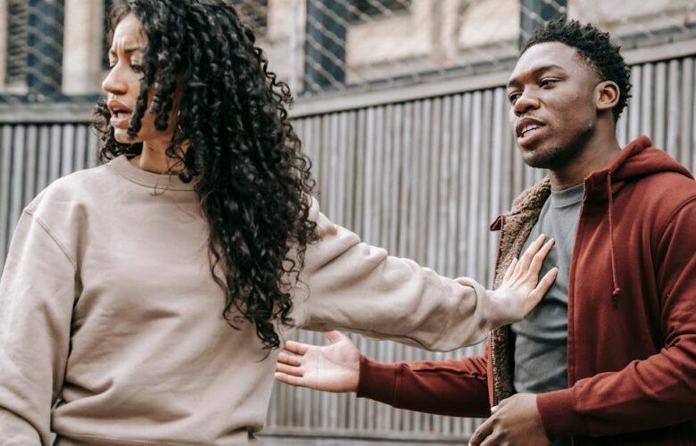 découvrez les nuances de la communication et comment les malentendus peuvent affecter les relations. apprenez à naviguer dans les complexités des incompréhensions pour améliorer vos interactions au quotidien.