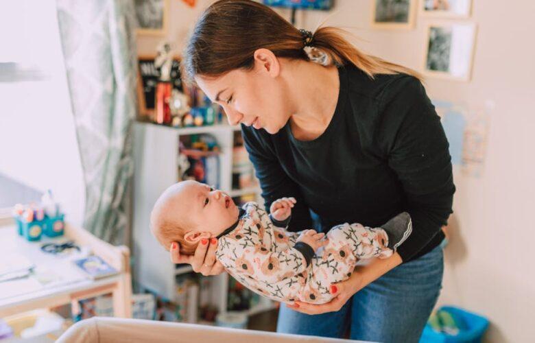 explorez la profondeur et la complexité de la relation entre une mère et son enfant, un lien unique façonné par l'amour, la compréhension et les défis quotidiens.