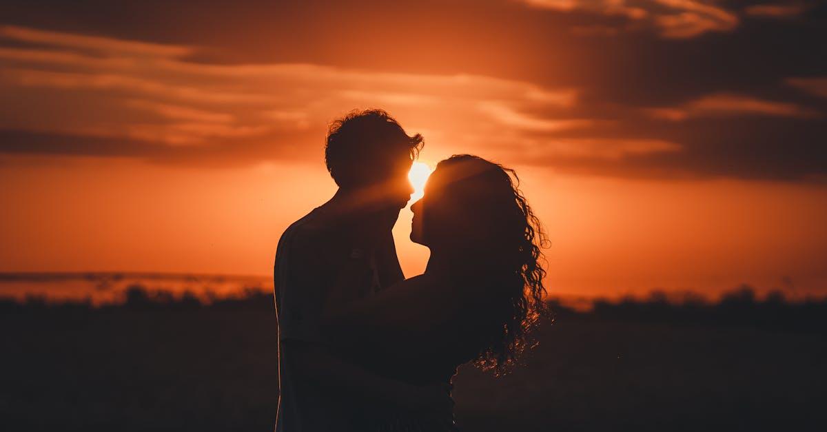 découvrez l'univers envoûtant de la romance, où les cœurs s'entrelacent et les passions s'éveillent. plongez dans des histoires d'amour captivantes qui feront battre votre cœur et repousseront les limites des émotions. laissez-vous séduire par des récits romantiques qui vous transporteront dans un voyage inoubliable.
