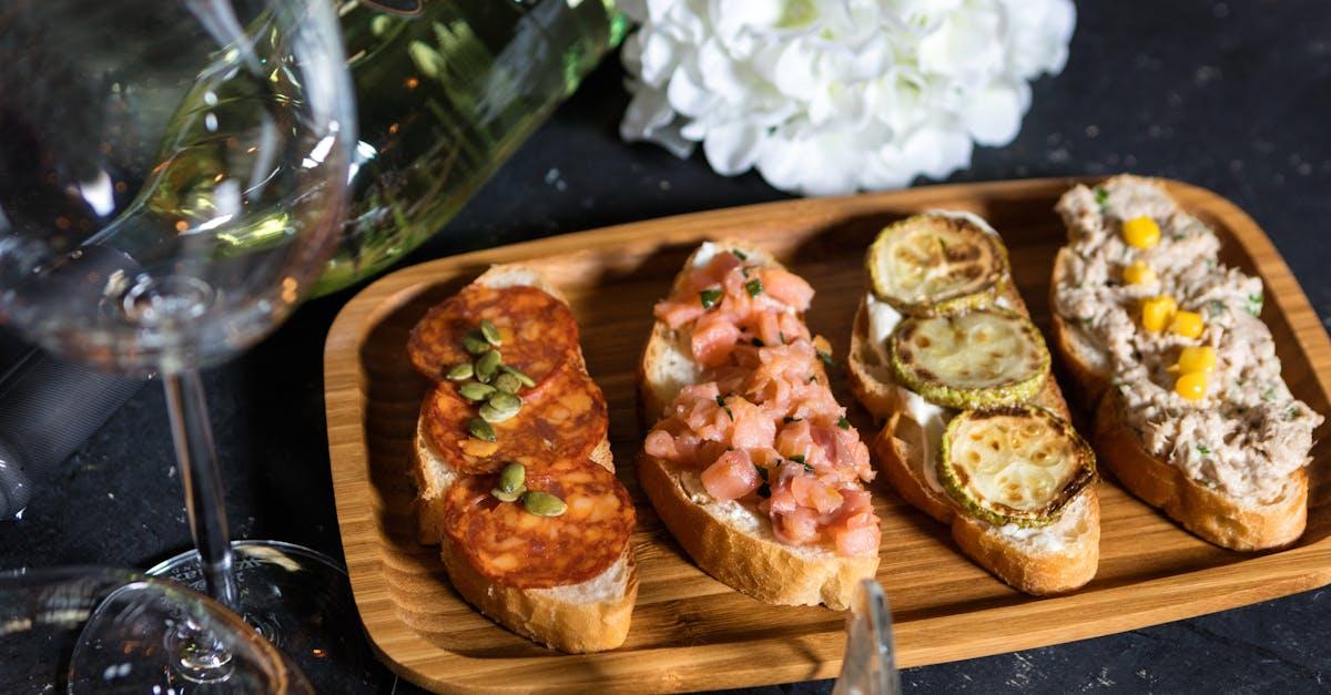 découvrez notre savoureux tartare de saumon, une délicieuse préparation alliant fraîcheur et saveurs marines. idéal en entrée ou plat léger, ce mets raffiné séduira vos papilles avec ses ingrédients de qualité et sa présentation élégante.
