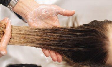 découvrez des conseils et des produits efficaces pour le soin du cuir chevelu. apprenez à nourrir, apaiser et revitaliser votre scalp pour des cheveux en pleine santé. transformez votre routine capillaire avec nos astuces et solutions adaptées.