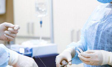 découvrez tout ce qu'il faut savoir sur la chirurgie : types d'interventions, techniques, préparation, récupération et conseils pour un rétablissement optimal.