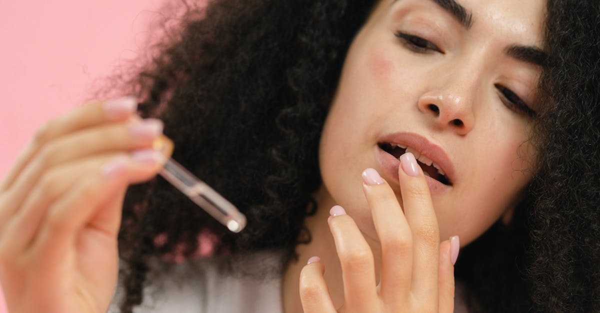 découvrez notre sérum anti-âge révolutionnaire qui lutte contre les signes du vieillissement, hydrate en profondeur et redonne éclat à votre peau. formulé avec des ingrédients naturels et puissants, il est votre allié pour un teint radieux et rajeuni.