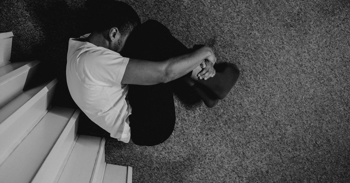 découvrez des conseils et des astuces pour gérer une crise d'anxiété. apprenez à reconnaître les symptômes, à trouver des techniques de relaxation et à améliorer votre bien-être mental. ne laissez pas l'anxiété contrôler votre vie, agissez dès aujourd'hui.
