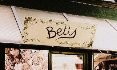 découvrez l'univers captivant de betty, une série qui explore les défis et les triomphes de jeunes femmes dans le monde du skateboard. plongez dans des récits authentiques de camaraderie, de passion et d'émancipation.