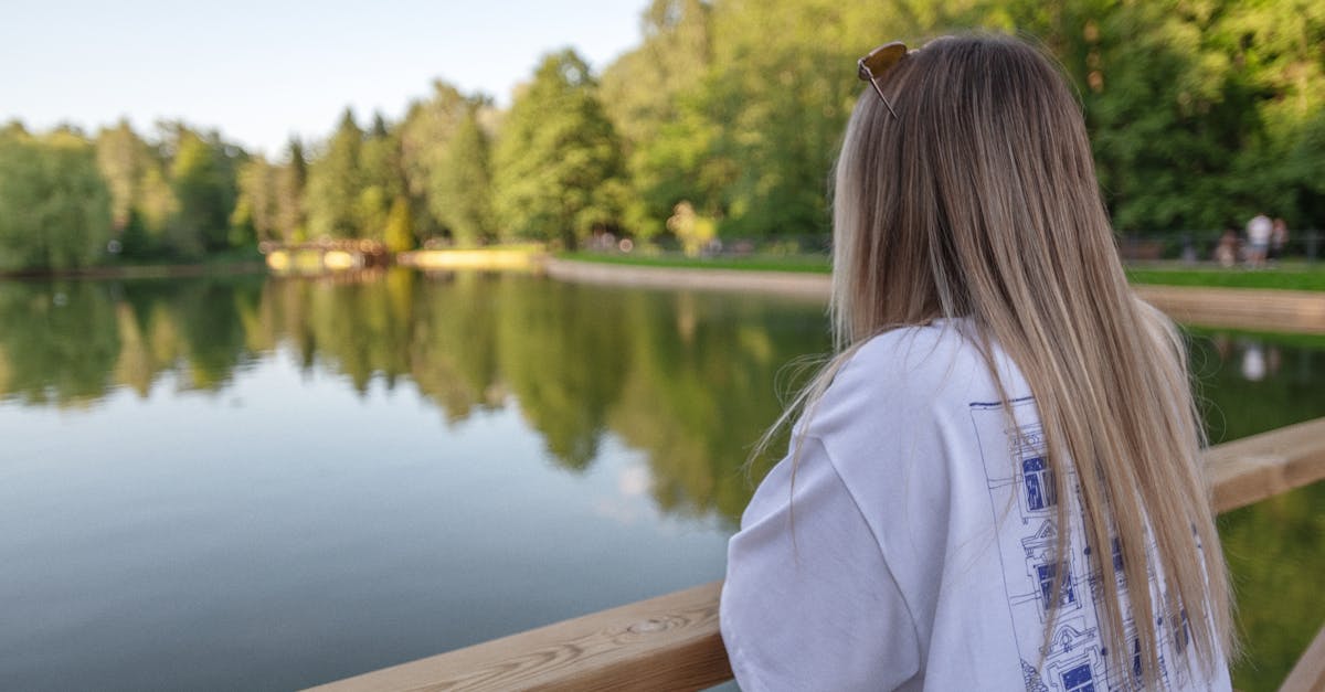 découvrez tout sur la couleur blonde : origines, variations, soins capillaires et astuces de style pour sublimer votre blondeur naturelle ou choisie.