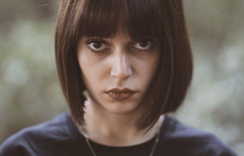 découvrez le bob cut, la coiffure tendance qui allie élégance et simplicité. apprenez tout sur ses variations, les meilleures façons de le porter et des conseils d'entretien pour sublimer votre look.