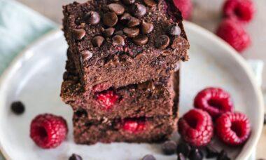 découvrez notre délicieuse recette de brownie, un dessert chocolaté fondant et irrésistible. parfait pour satisfaire toutes vos envies sucrées, apprenez à le préparer facilement avec des ingrédients incontournables. un plaisir à partager ou à déguster seul !